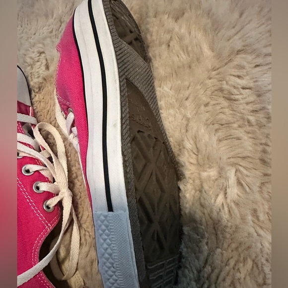Bright Pink Low Top Converse Women’s 7 - Picture 6 of 12